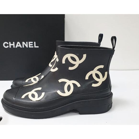 Chanel Black RubberInterlocking CC Logo  Rain Boots Sz 37 - Picture 1 of 13